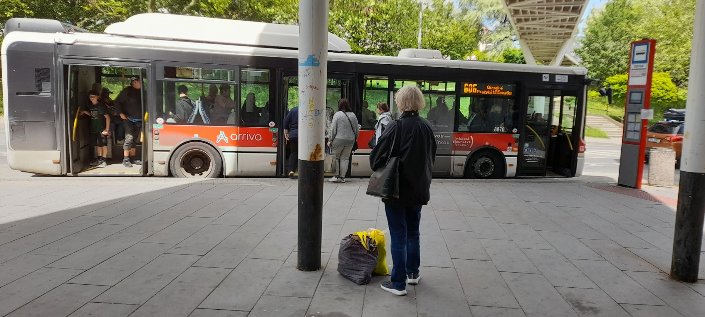 Do příměstských linek umožní Středočeský kraj nástup všemi dveřmi. Počet revizorů ale nezveřejnil...